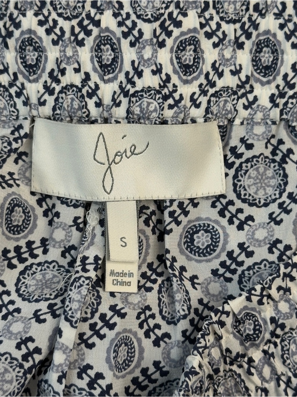 Joie Blue & White Geometric Medallion Print Drawstring Shorts - Size S - Picture 3 of 11